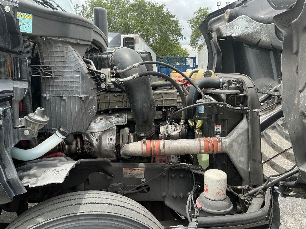Day Cab Tractor-Heavy Duty Tractors-Freightliner-2019-T12642ST-Medley-FL-148,313\n\t\tmiles-$ 44,500 - Image 15