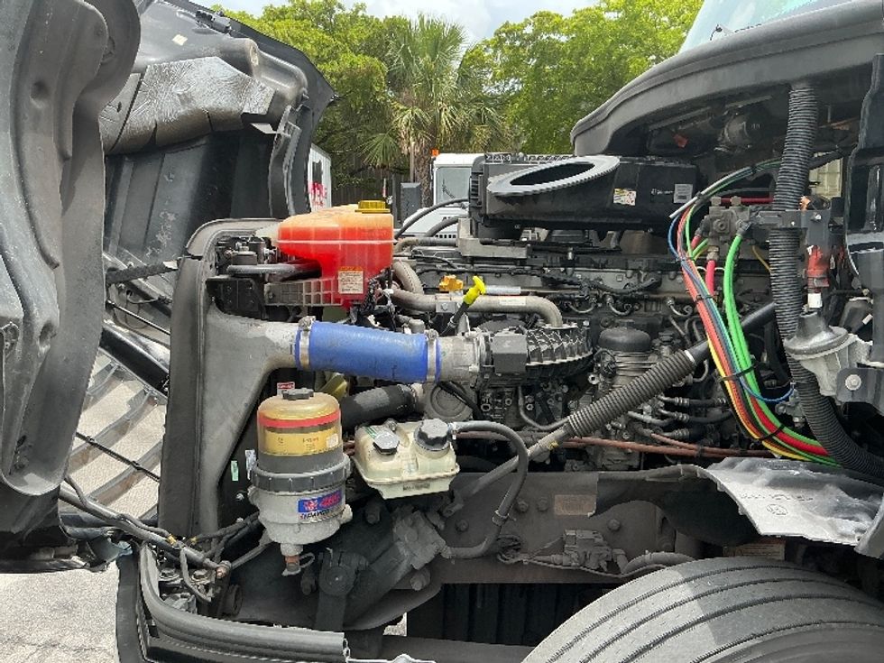 Day Cab Tractor-Heavy Duty Tractors-Freightliner-2019-T12642ST-Medley-FL-148,313\n\t\tmiles-$ 44,500 - Image 16