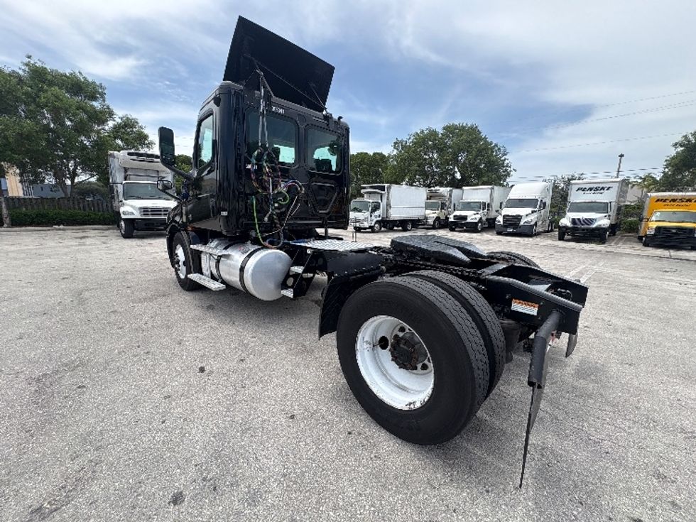Day Cab Tractor-Heavy Duty Tractors-Freightliner-2019-T12642ST-Medley-FL-148,313\n\t\tmiles-$ 44,500 - Image 5