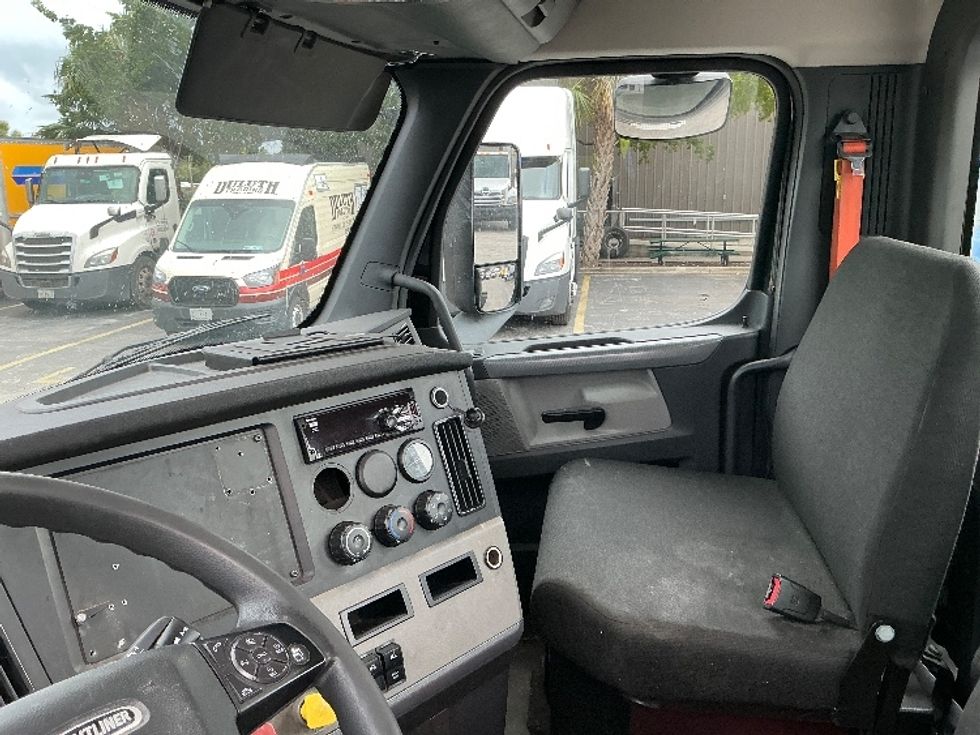 Day Cab Tractor-Heavy Duty Tractors-Freightliner-2019-T12642ST-Medley-FL-149,616\n\t\tmiles-$ 49,750 - Image 10