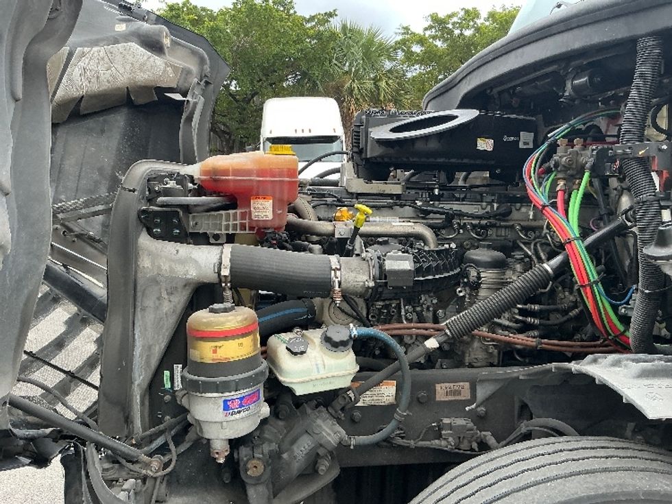 Day Cab Tractor-Heavy Duty Tractors-Freightliner-2019-T12642ST-Medley-FL-149,616\n\t\tmiles-$ 49,750 - Image 16