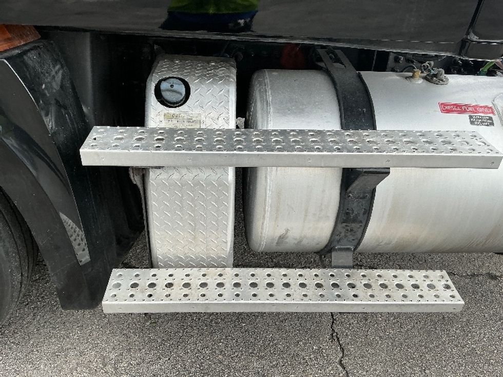 Day Cab Tractor-Heavy Duty Tractors-Freightliner-2019-T12642ST-Medley-FL-149,616\n\t\tmiles-$ 49,750 - Image 20