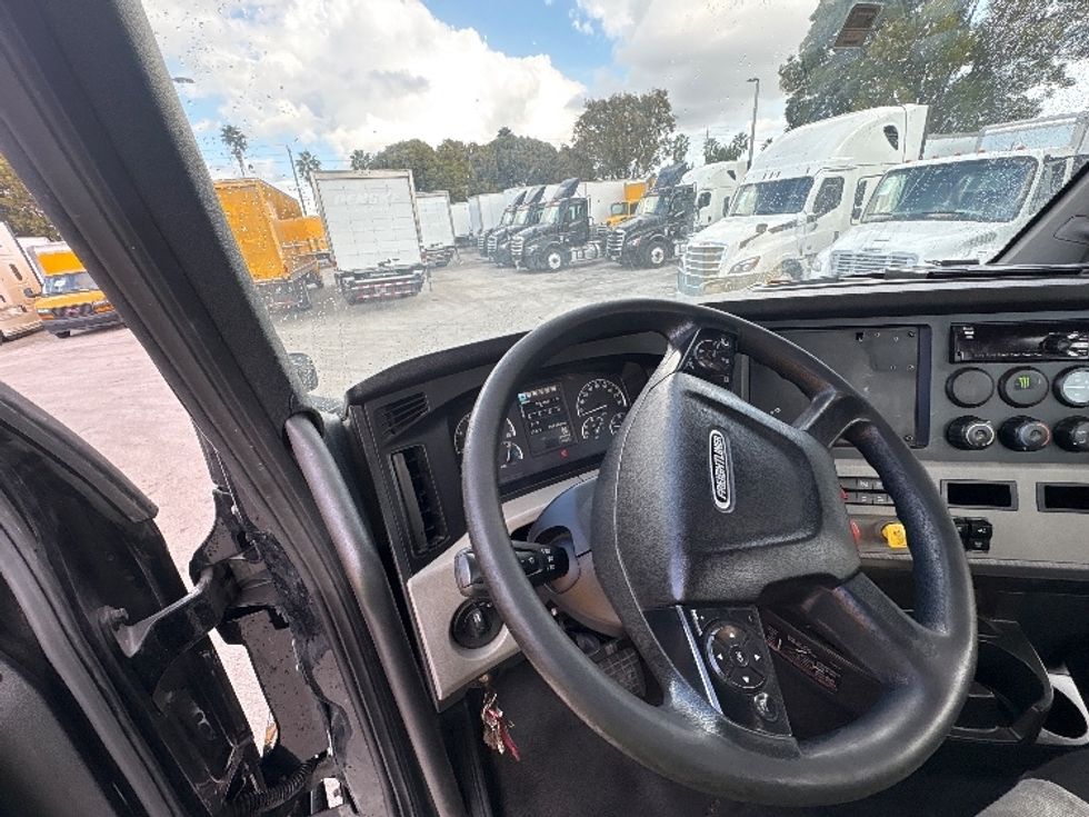 Day Cab Tractor-Heavy Duty Tractors-Freightliner-2019-T12642ST-Medley-FL-151,298\n\t\tmiles-$ 43,750 - Image 10