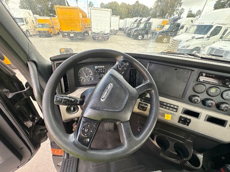 Day Cab Tractor-Heavy Duty Tractors-Freightliner-2019-T12642ST-Medley-FL-151,298\n\t\tmiles-$ 43,750 - Image 11