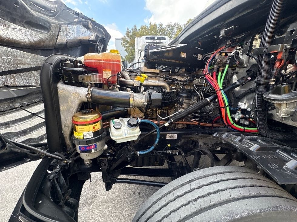 Day Cab Tractor-Heavy Duty Tractors-Freightliner-2019-T12642ST-Medley-FL-151,298\n\t\tmiles-$ 43,750 - Image 16