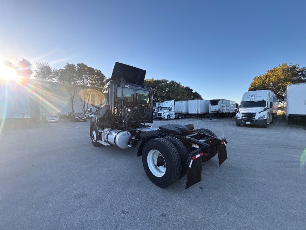 Day Cab Tractor-Heavy Duty Tractors-Freightliner-2019-T12642ST-Medley-FL-151,298\n\t\tmiles-$ 43,750 - Image 5