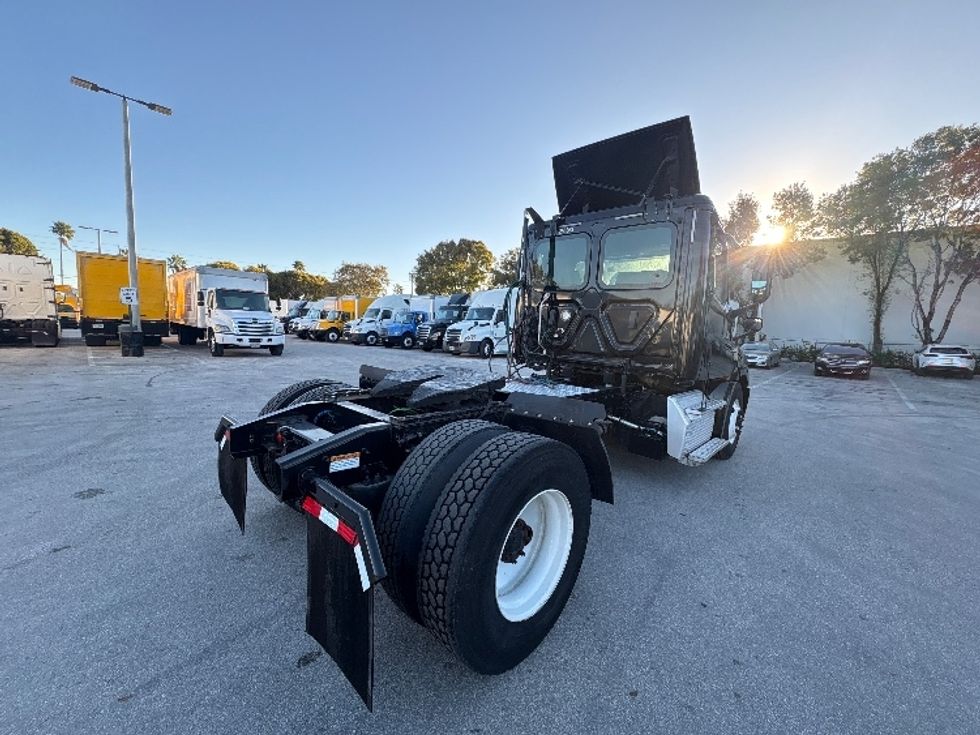 Day Cab Tractor-Heavy Duty Tractors-Freightliner-2019-T12642ST-Medley-FL-151,298\n\t\tmiles-$ 43,750 - Image 7