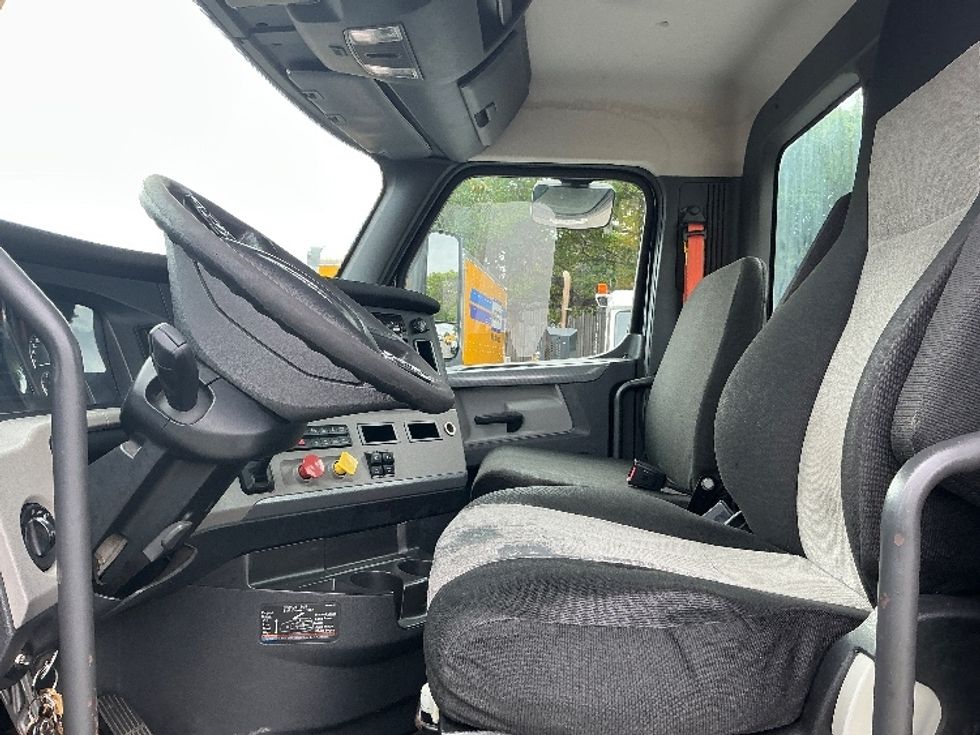 Day Cab Tractor-Heavy Duty Tractors-Freightliner-2019-T12642ST-Medley-FL-157,130\n\t\tmiles-$ 49,250 - Image 10