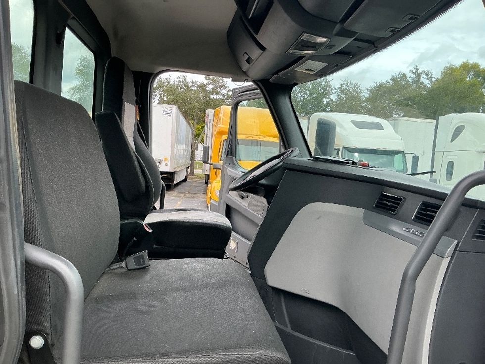 Day Cab Tractor-Heavy Duty Tractors-Freightliner-2019-T12642ST-Medley-FL-157,130\n\t\tmiles-$ 49,250 - Image 14