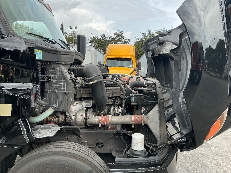 Day Cab Tractor-Heavy Duty Tractors-Freightliner-2019-T12642ST-Medley-FL-157,130\n\t\tmiles-$ 49,250 - Image 15