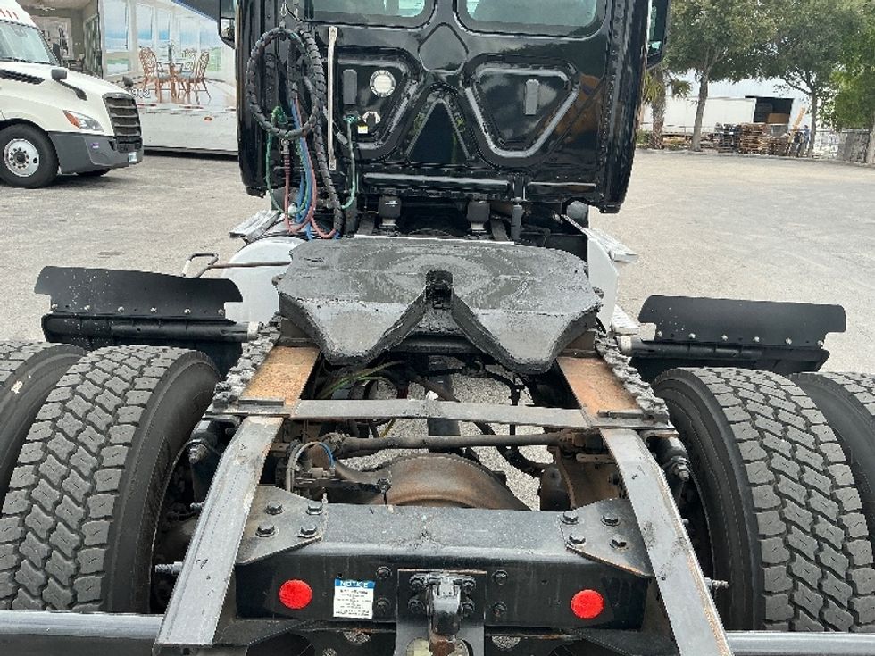 Day Cab Tractor-Heavy Duty Tractors-Freightliner-2019-T12642ST-Medley-FL-157,130\n\t\tmiles-$ 49,250 - Image 6