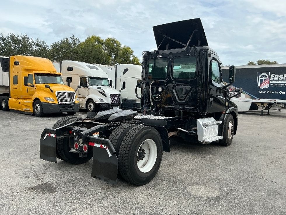 Day Cab Tractor-Heavy Duty Tractors-Freightliner-2019-T12642ST-Medley-FL-157,130\n\t\tmiles-$ 49,250 - Image 7