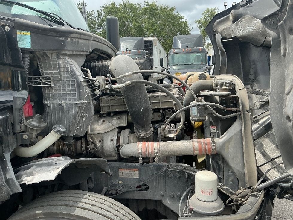 Day Cab Tractor-Heavy Duty Tractors-Freightliner-2019-T12642ST-Medley-FL-157,583\n\t\tmiles-$ 44,500 - Image 14