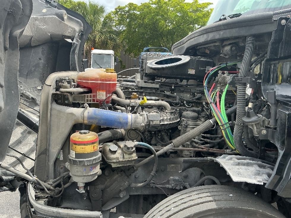 Day Cab Tractor-Heavy Duty Tractors-Freightliner-2019-T12642ST-Medley-FL-157,583\n\t\tmiles-$ 44,500 - Image 15