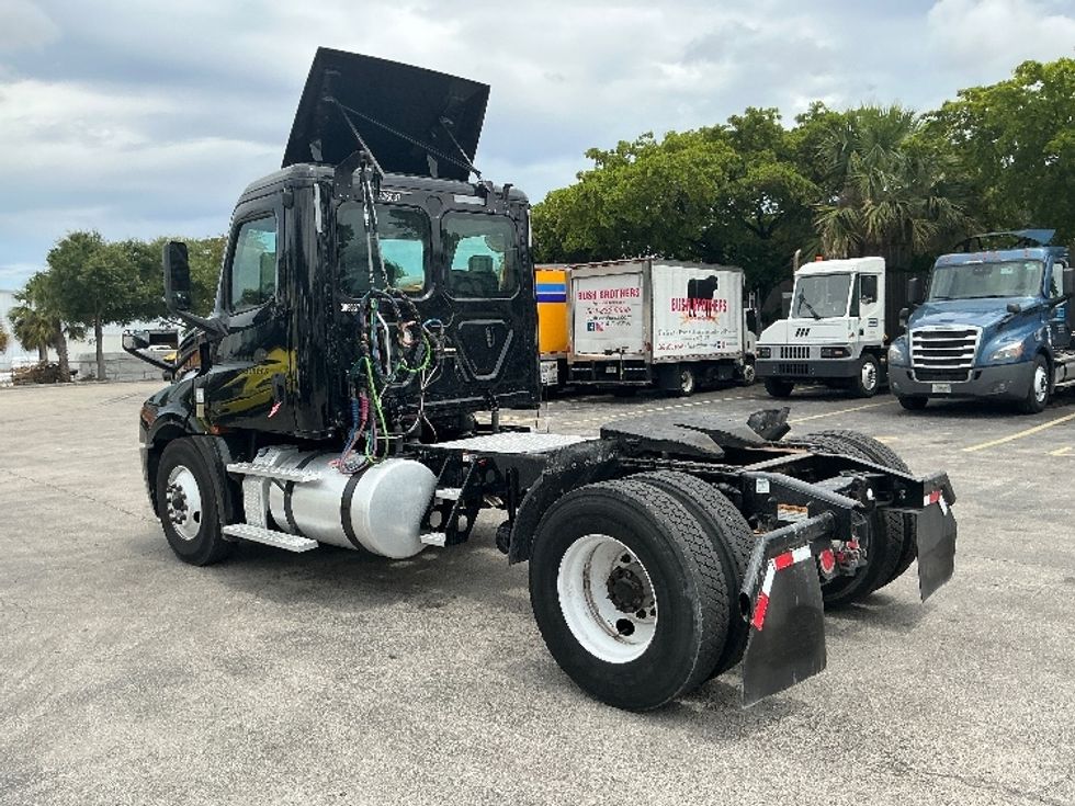 Day Cab Tractor-Heavy Duty Tractors-Freightliner-2019-T12642ST-Medley-FL-157,583\n\t\tmiles-$ 44,500 - Image 5