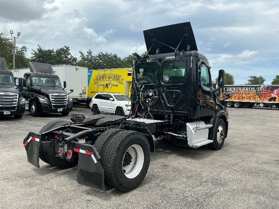 Day Cab Tractor-Heavy Duty Tractors-Freightliner-2019-T12642ST-Medley-FL-157,583\n\t\tmiles-$ 44,500 - Image 7