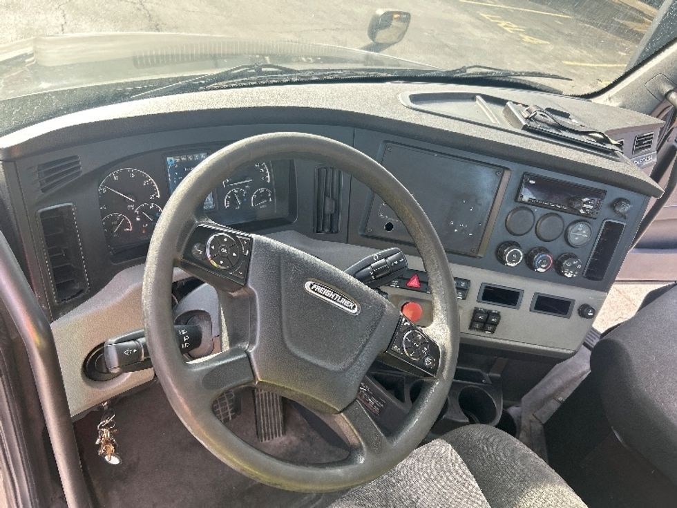 Day Cab Tractor-Heavy Duty Tractors-Freightliner-2019-T12642ST-Medley-FL-167,555\n\t\tmiles-$ 43,500 - Image 11