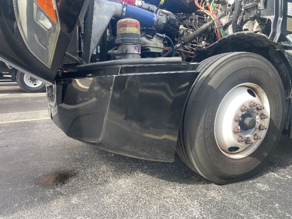 Day Cab Tractor-Heavy Duty Tractors-Freightliner-2019-T12642ST-Medley-FL-167,555\n\t\tmiles-$ 43,500 - Image 19