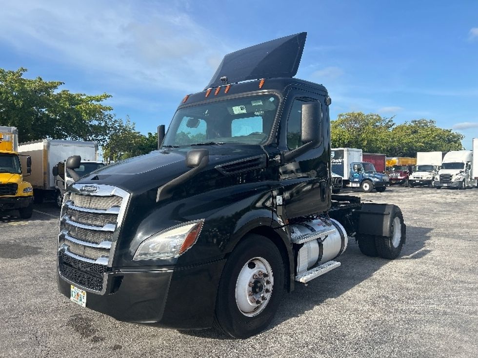 Day Cab Tractor-Heavy Duty Tractors-Freightliner-2019-T12642ST-Medley-FL-167,555\n\t\tmiles-$ 43,500 - Image 3