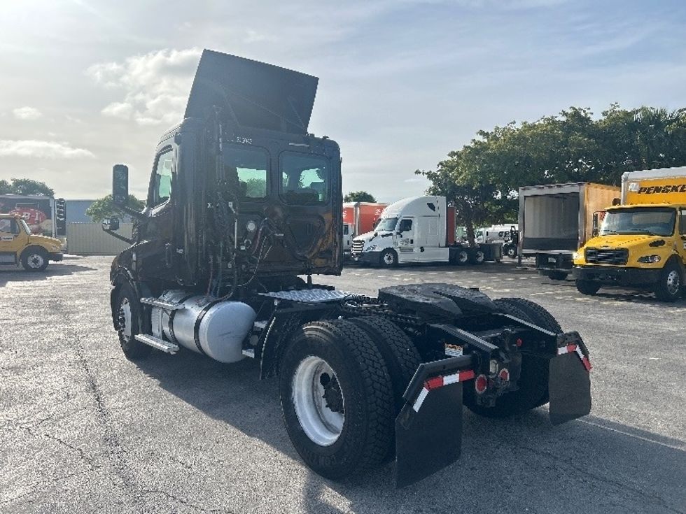 Day Cab Tractor-Heavy Duty Tractors-Freightliner-2019-T12642ST-Medley-FL-167,555\n\t\tmiles-$ 43,500 - Image 5