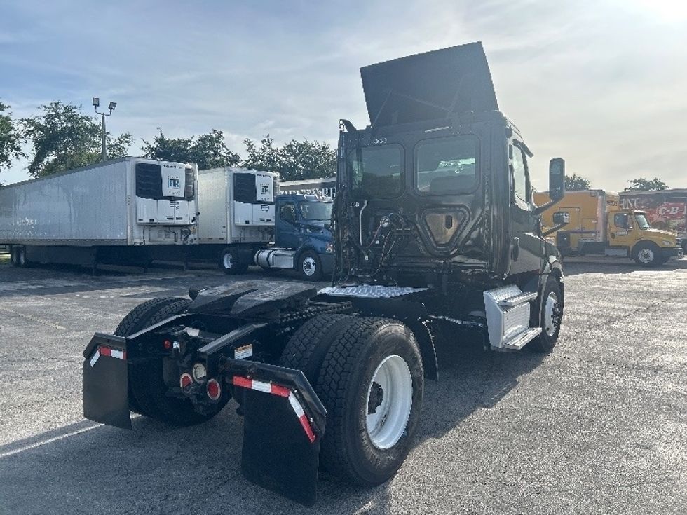 Day Cab Tractor-Heavy Duty Tractors-Freightliner-2019-T12642ST-Medley-FL-167,555\n\t\tmiles-$ 43,500 - Image 7
