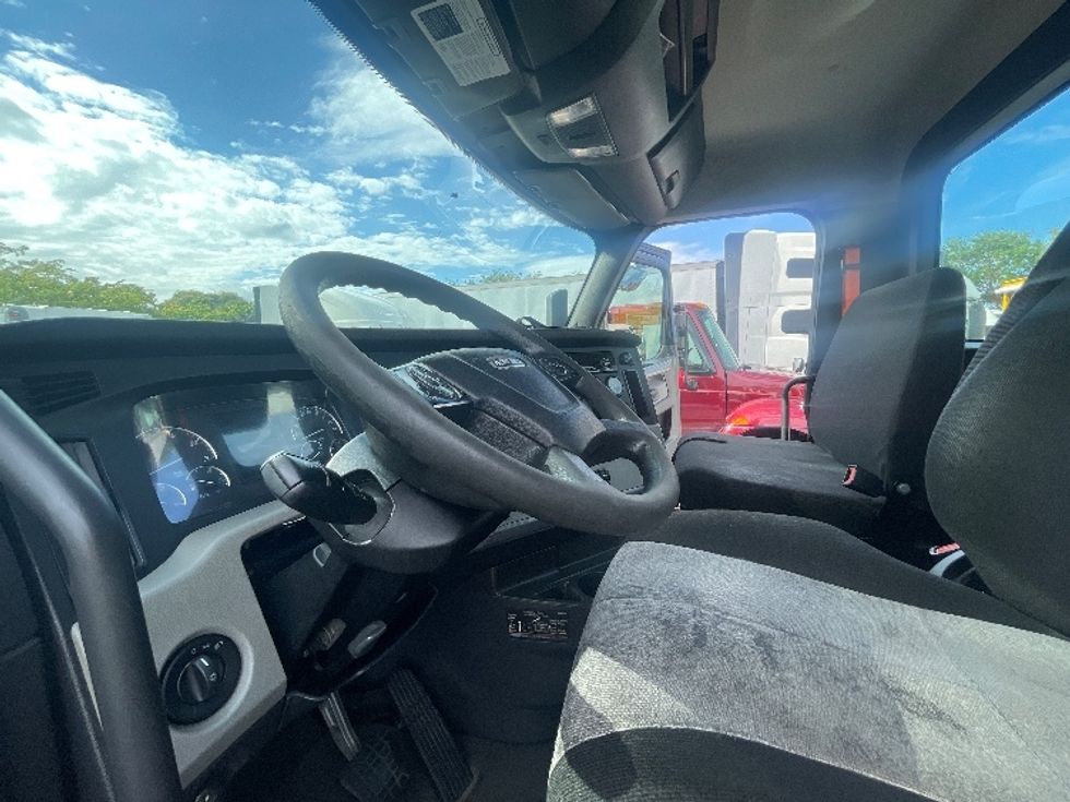 Day Cab Tractor-Heavy Duty Tractors-Freightliner-2019-T12642ST-Medley-FL-167,932\n\t\tmiles-$ 44,500 - Image 10