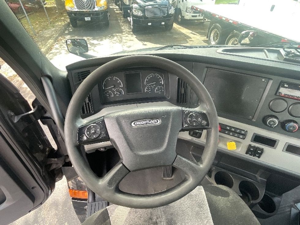 Day Cab Tractor-Heavy Duty Tractors-Freightliner-2019-T12642ST-Medley-FL-167,932\n\t\tmiles-$ 44,500 - Image 11
