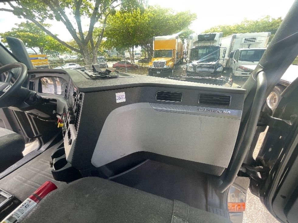 Day Cab Tractor-Heavy Duty Tractors-Freightliner-2019-T12642ST-Medley-FL-167,932\n\t\tmiles-$ 44,500 - Image 13