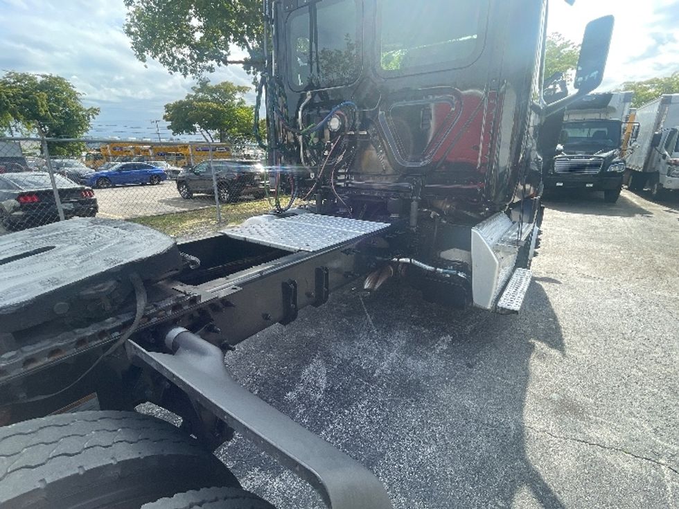 Day Cab Tractor-Heavy Duty Tractors-Freightliner-2019-T12642ST-Medley-FL-167,932\n\t\tmiles-$ 44,500 - Image 17