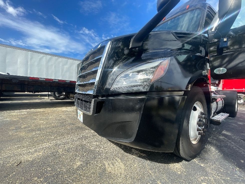 Day Cab Tractor-Heavy Duty Tractors-Freightliner-2019-T12642ST-Medley-FL-167,932\n\t\tmiles-$ 44,500 - Image 21