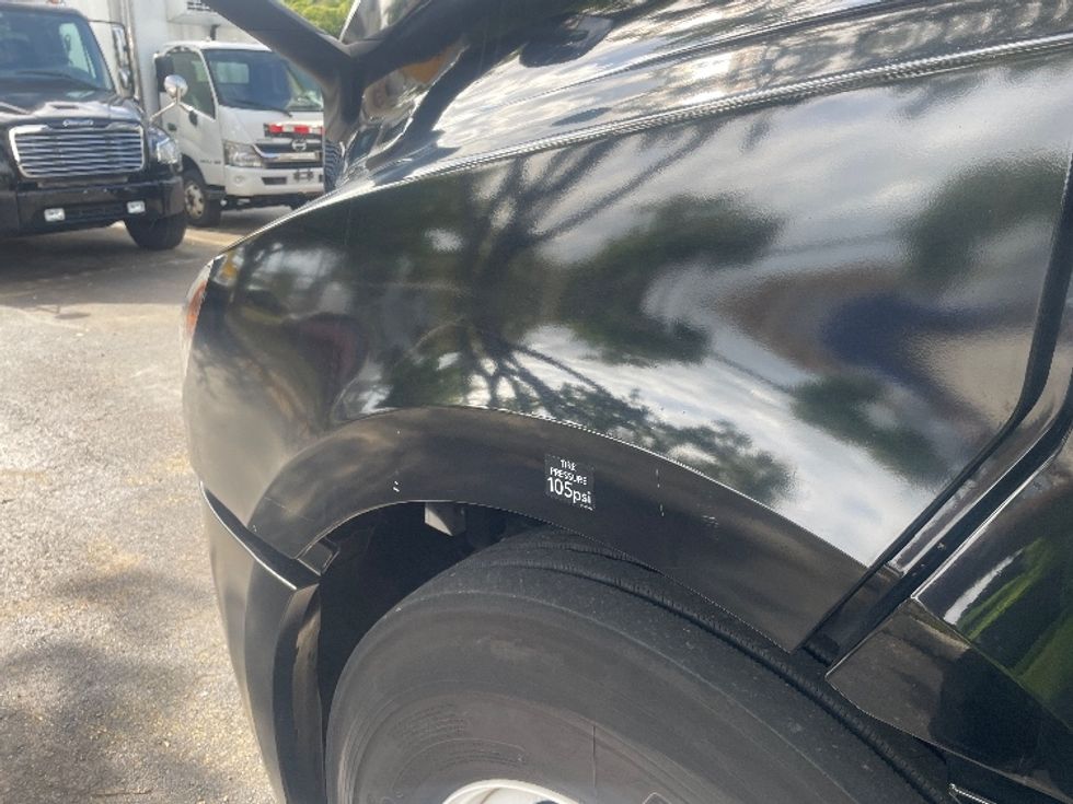 Day Cab Tractor-Heavy Duty Tractors-Freightliner-2019-T12642ST-Medley-FL-167,932\n\t\tmiles-$ 44,500 - Image 22