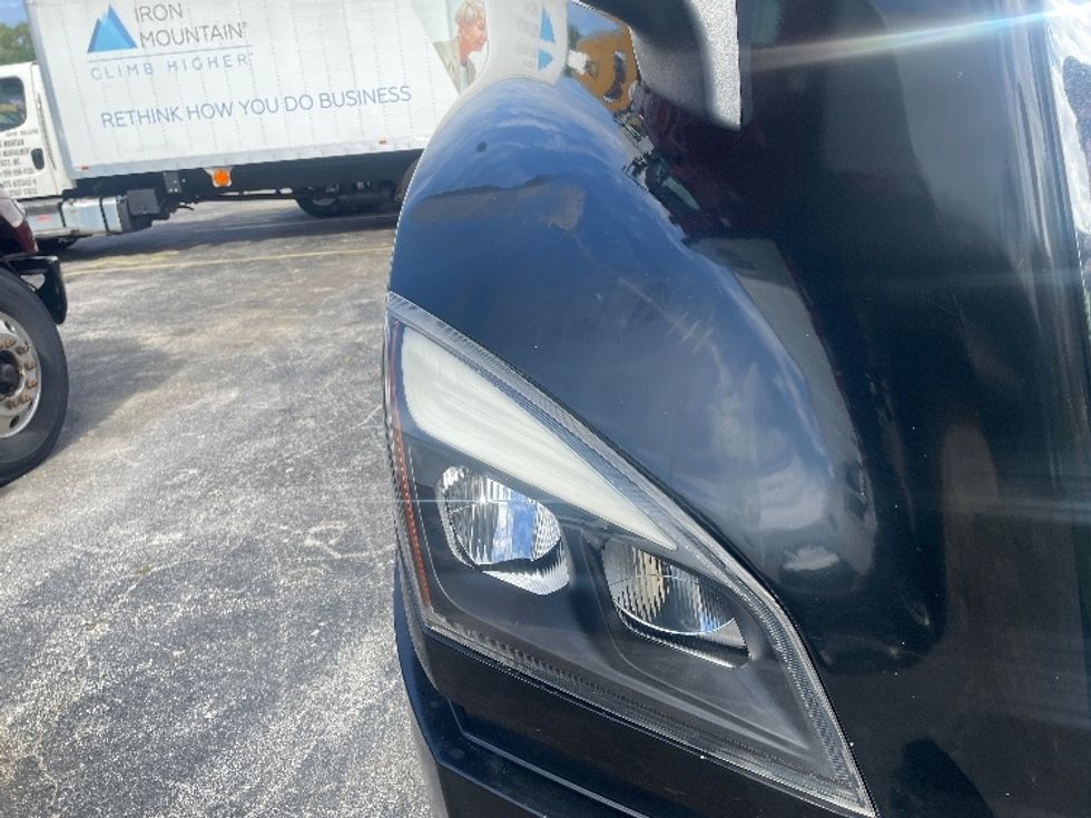 Day Cab Tractor-Heavy Duty Tractors-Freightliner-2019-T12642ST-Medley-FL-167,932\n\t\tmiles-$ 44,500 - Image 24