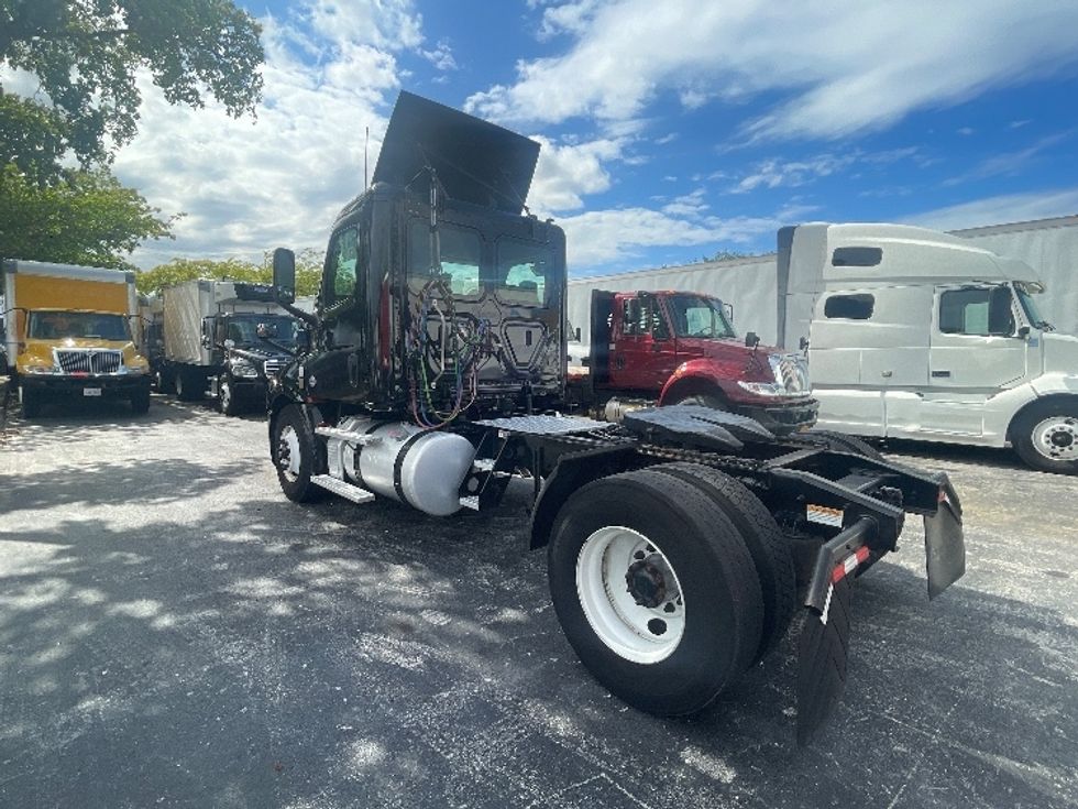 Day Cab Tractor-Heavy Duty Tractors-Freightliner-2019-T12642ST-Medley-FL-167,932\n\t\tmiles-$ 44,500 - Image 5