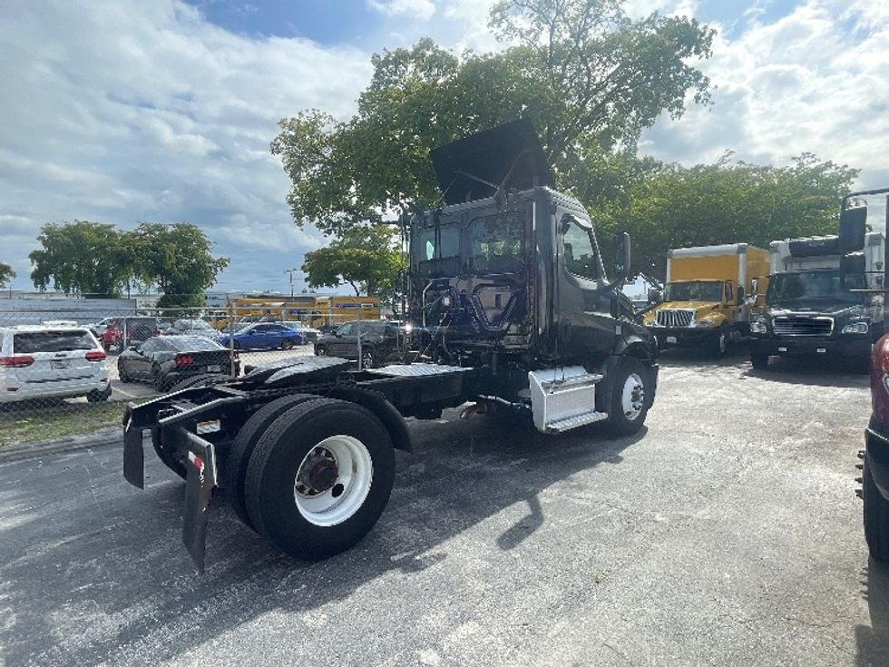 Day Cab Tractor-Heavy Duty Tractors-Freightliner-2019-T12642ST-Medley-FL-167,932\n\t\tmiles-$ 44,500 - Image 7
