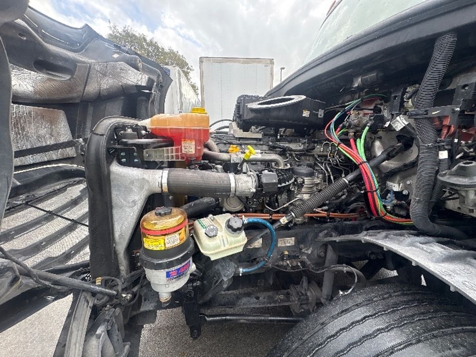 Day Cab Tractor-Heavy Duty Tractors-Freightliner-2019-T12642ST-Medley-FL-172,196\n\t\tmiles-$ 48,500 - Image 16