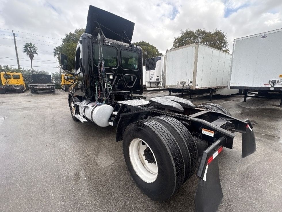 Day Cab Tractor-Heavy Duty Tractors-Freightliner-2019-T12642ST-Medley-FL-172,196\n\t\tmiles-$ 48,500 - Image 5