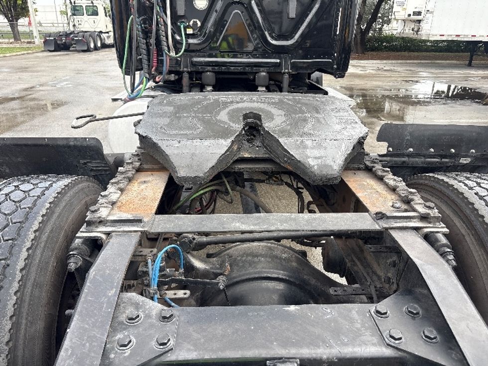 Day Cab Tractor-Heavy Duty Tractors-Freightliner-2019-T12642ST-Medley-FL-172,196\n\t\tmiles-$ 48,500 - Image 6