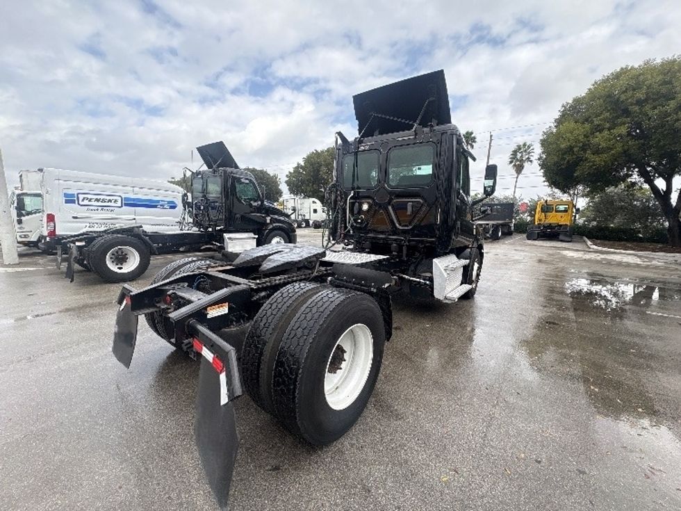 Day Cab Tractor-Heavy Duty Tractors-Freightliner-2019-T12642ST-Medley-FL-172,196\n\t\tmiles-$ 48,500 - Image 7