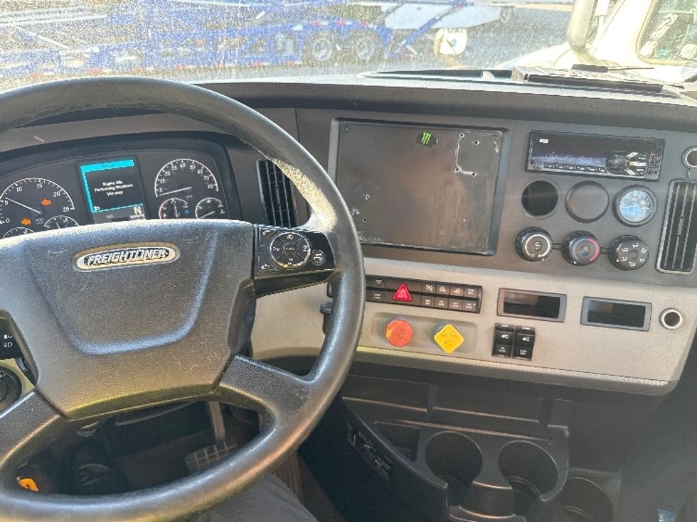 Day Cab Tractor-Heavy Duty Tractors-Freightliner-2019-T12642ST-Medley-FL-178,874\n\t\tmiles-$ 43,750 - Image 11