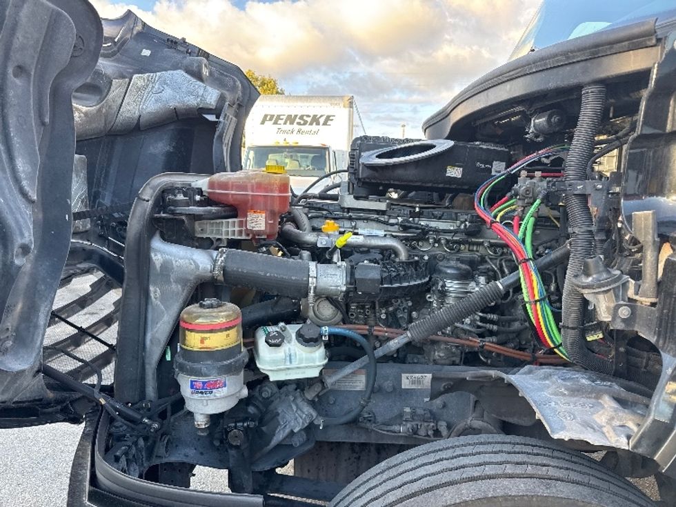 Day Cab Tractor-Heavy Duty Tractors-Freightliner-2019-T12642ST-Medley-FL-178,874\n\t\tmiles-$ 43,750 - Image 15