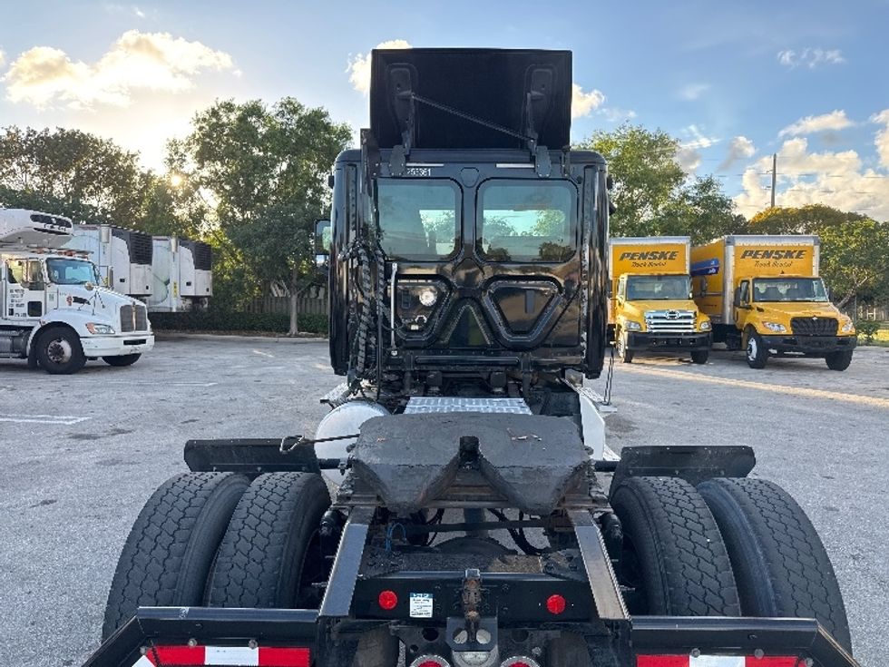 Day Cab Tractor-Heavy Duty Tractors-Freightliner-2019-T12642ST-Medley-FL-178,874\n\t\tmiles-$ 43,750 - Image 6