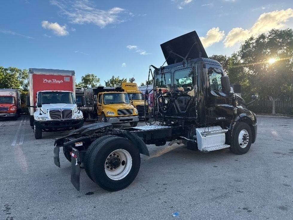 Day Cab Tractor-Heavy Duty Tractors-Freightliner-2019-T12642ST-Medley-FL-178,874\n\t\tmiles-$ 43,750 - Image 7