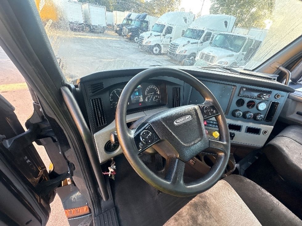 Day Cab Tractor-Heavy Duty Tractors-Freightliner-2019-T12642ST-Medley-FL-203,068\n\t\tmiles-$ 42,750 - Image 10