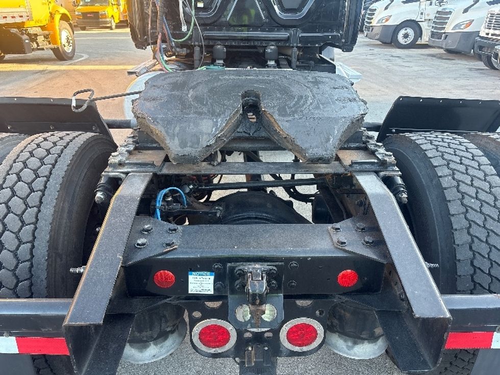 Day Cab Tractor-Heavy Duty Tractors-Freightliner-2019-T12642ST-Medley-FL-203,068\n\t\tmiles-$ 42,750 - Image 6