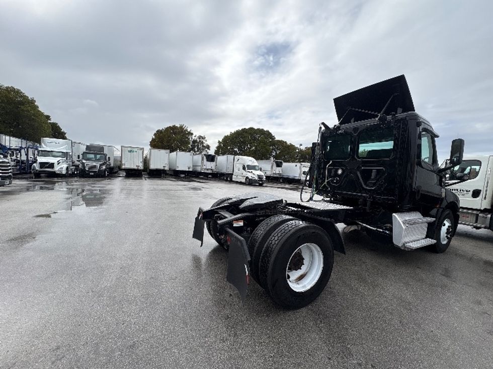 Day Cab Tractor-Heavy Duty Tractors-Freightliner-2019-T12642ST-Medley-FL-203,068\n\t\tmiles-$ 42,750 - Image 7