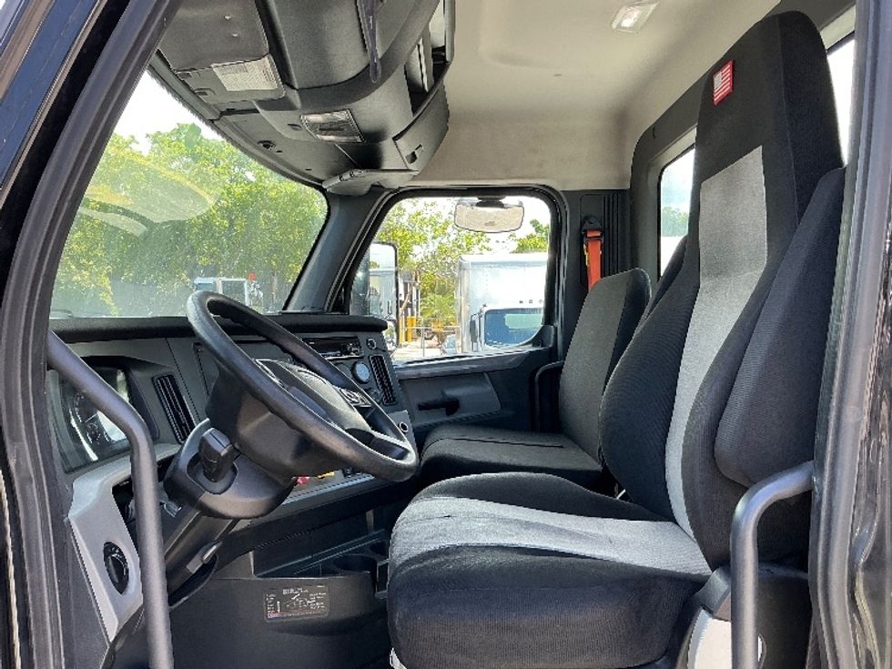 Day Cab Tractor-Heavy Duty Tractors-Freightliner-2019-T12642ST-Medley-FL-203,836\n\t\tmiles-$ 41,500 - Image 10