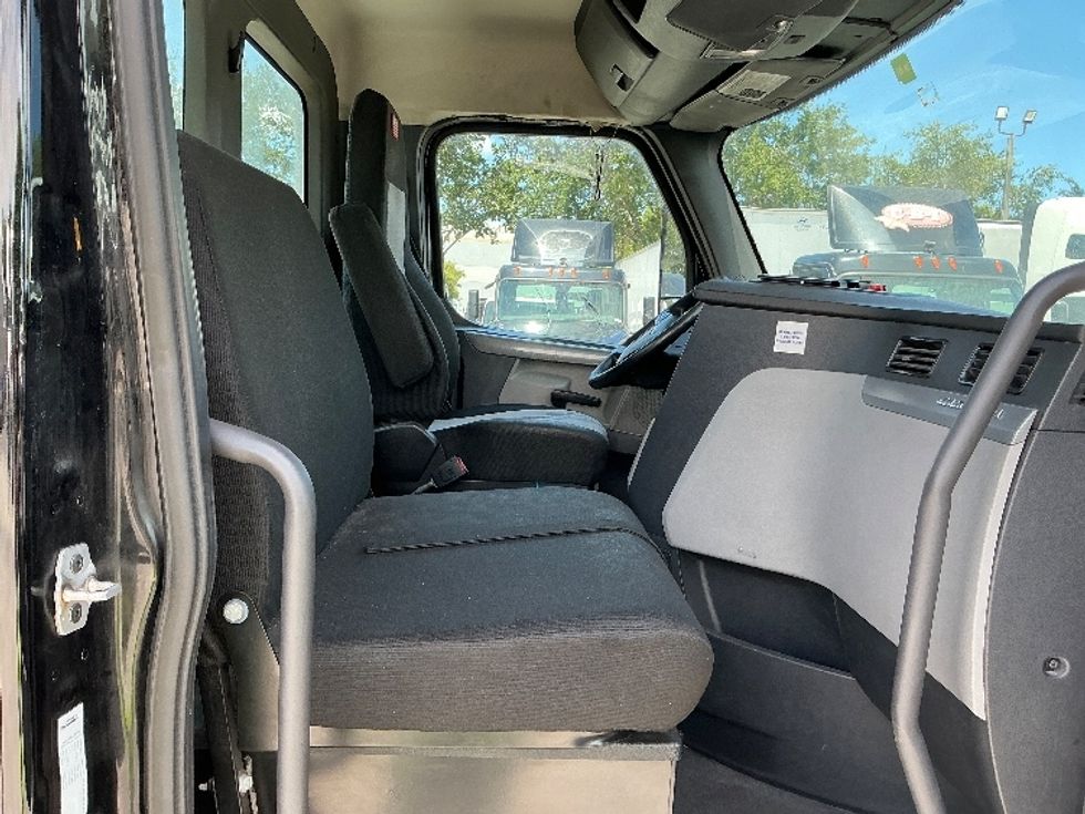 Day Cab Tractor-Heavy Duty Tractors-Freightliner-2019-T12642ST-Medley-FL-203,836\n\t\tmiles-$ 41,500 - Image 14