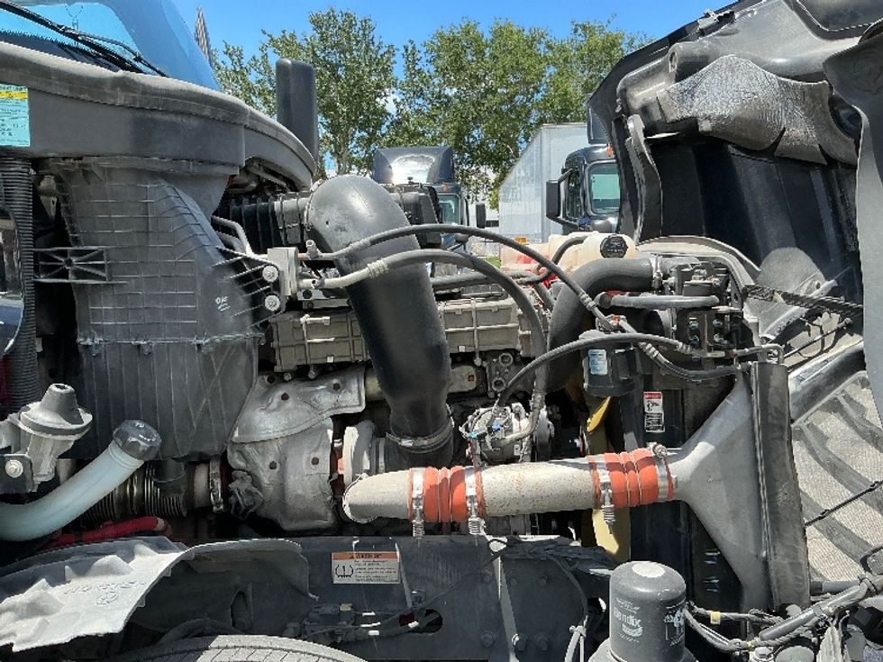 Day Cab Tractor-Heavy Duty Tractors-Freightliner-2019-T12642ST-Medley-FL-203,836\n\t\tmiles-$ 41,500 - Image 15