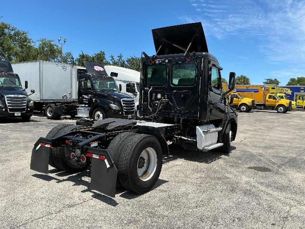 Day Cab Tractor-Heavy Duty Tractors-Freightliner-2019-T12642ST-Medley-FL-203,836\n\t\tmiles-$ 41,500 - Image 7