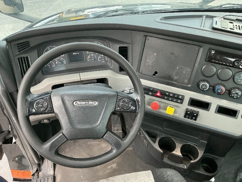 Day Cab Tractor-Heavy Duty Tractors-Freightliner-2019-T12642ST-Medley-FL-205,701\n\t\tmiles-$ 49,500 - Image 11
